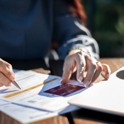 Frodi con carte di credito: piccoli importi come segnale di allarme